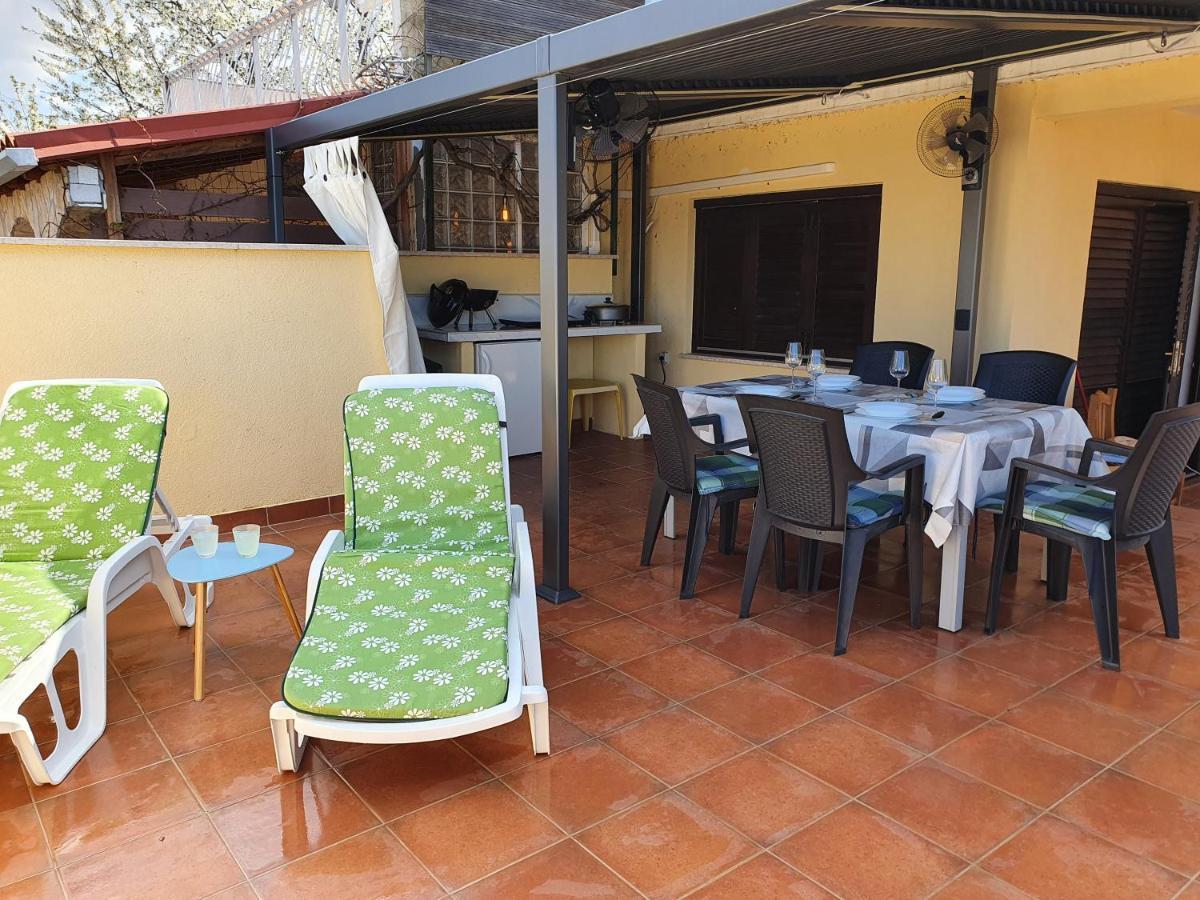 Vila Breskvar Mugeba Exterior foto